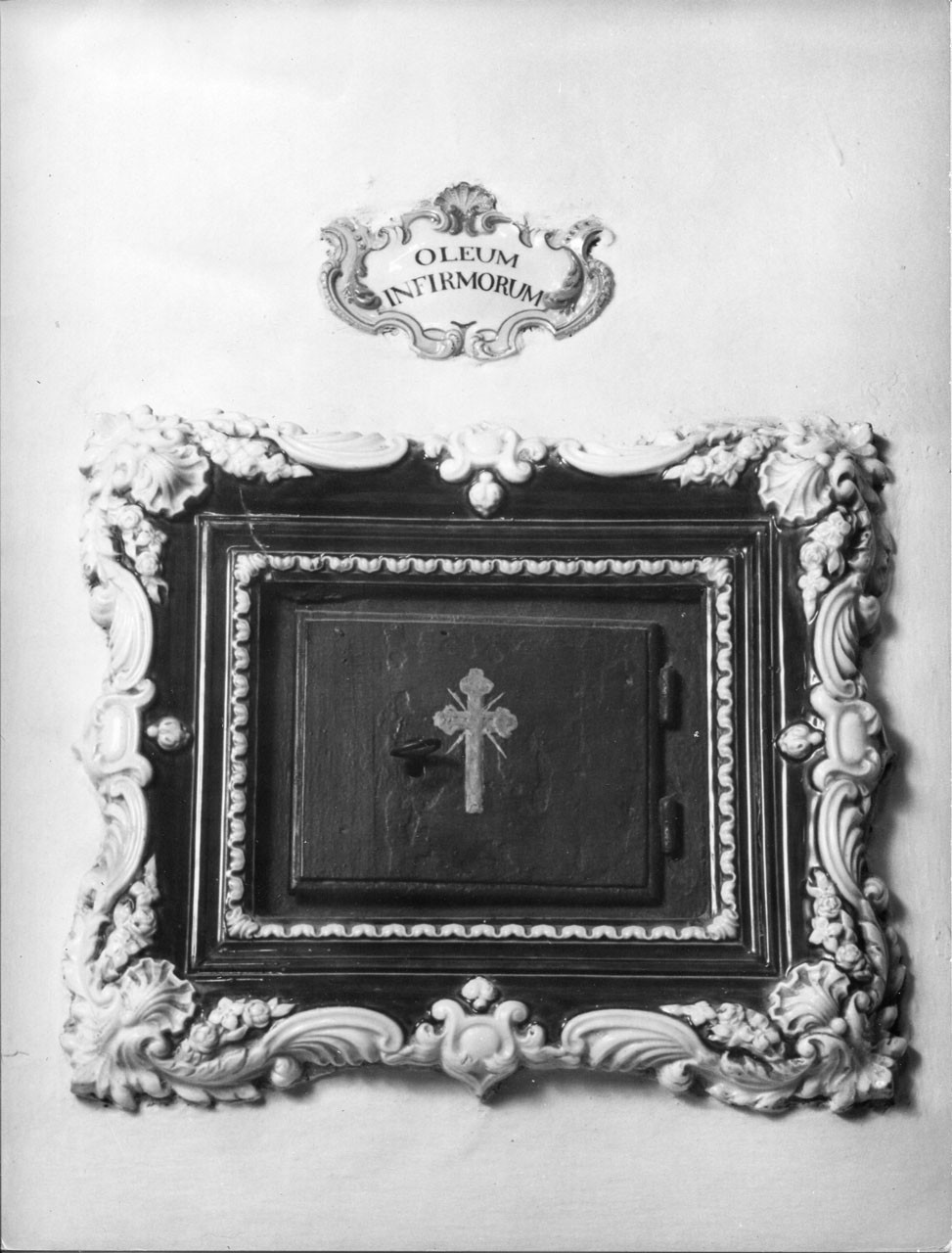 armadietto per oli santi di Manifattura Ginori di Doccia (metà sec. XVIII)