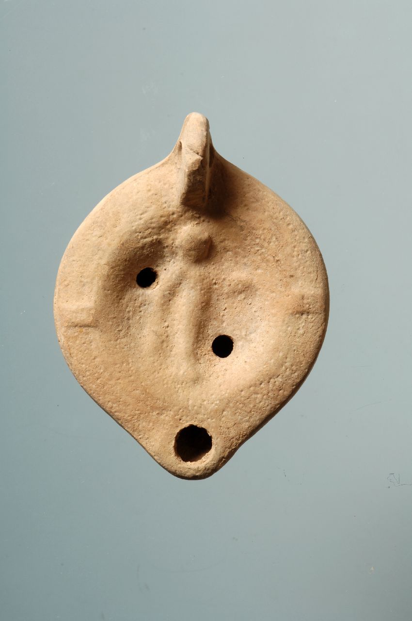 lucerna a disco, Vessberg 16 (secc. II-III d.C)