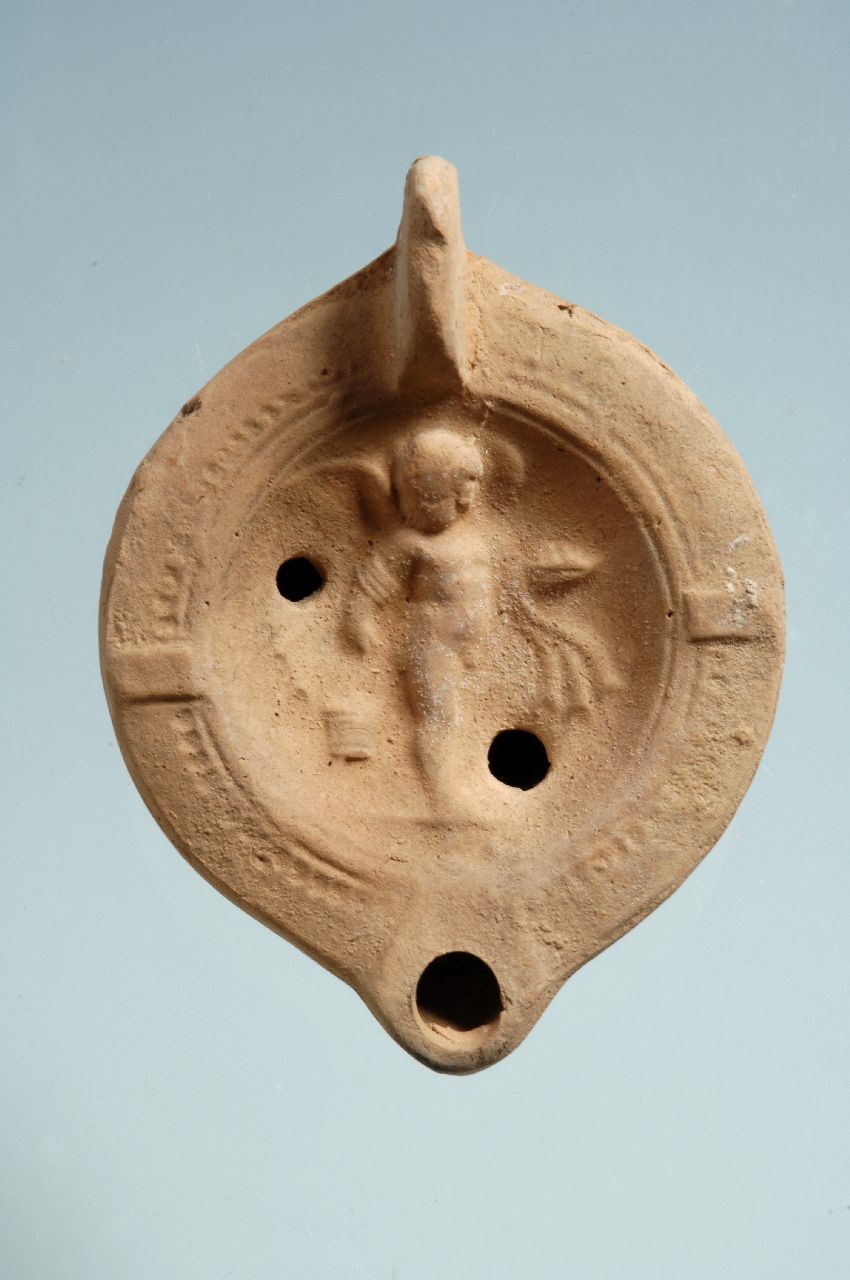 lucerna a becco tondo, Loeschcke VIII (II-III d.C)