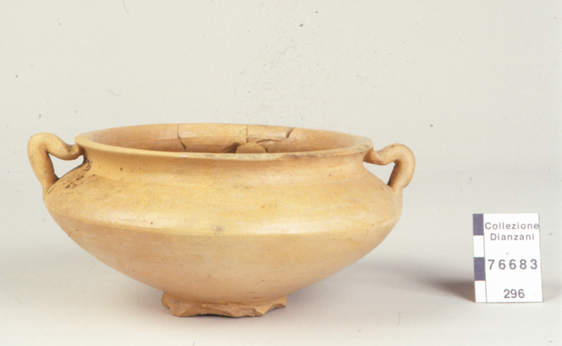 tazza carenata biansata (prima metà Sec. VII a.C)