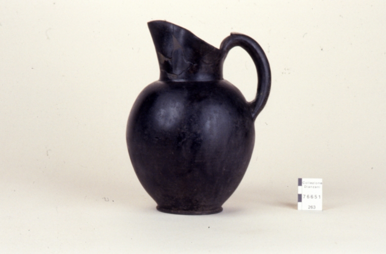oinochoe trilobata, Rasmussen tipo 9b (metà Sec. VI a .C)