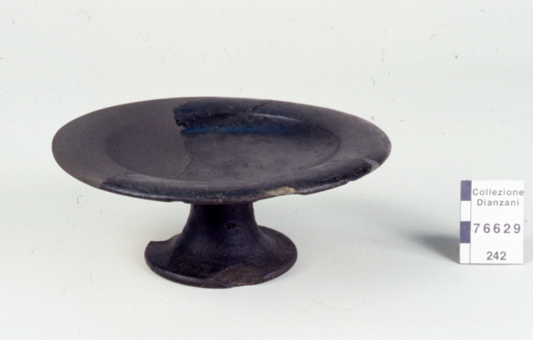 piattello su alto piede (seconda metà Sec. VI a.C)