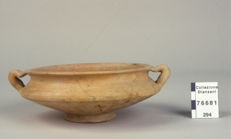 tazza carenata biansata (prima metà Sec. VII a.C)