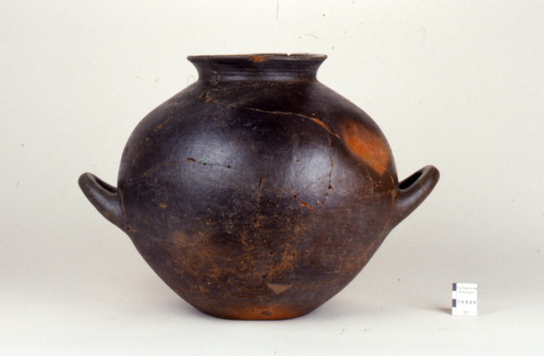 olla stamnoide (Secc. VII - VI a.C)