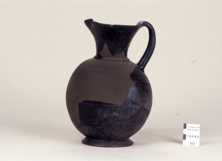 oinochoe trilobata (fine/ inizio Secc. VII/VI a.C)