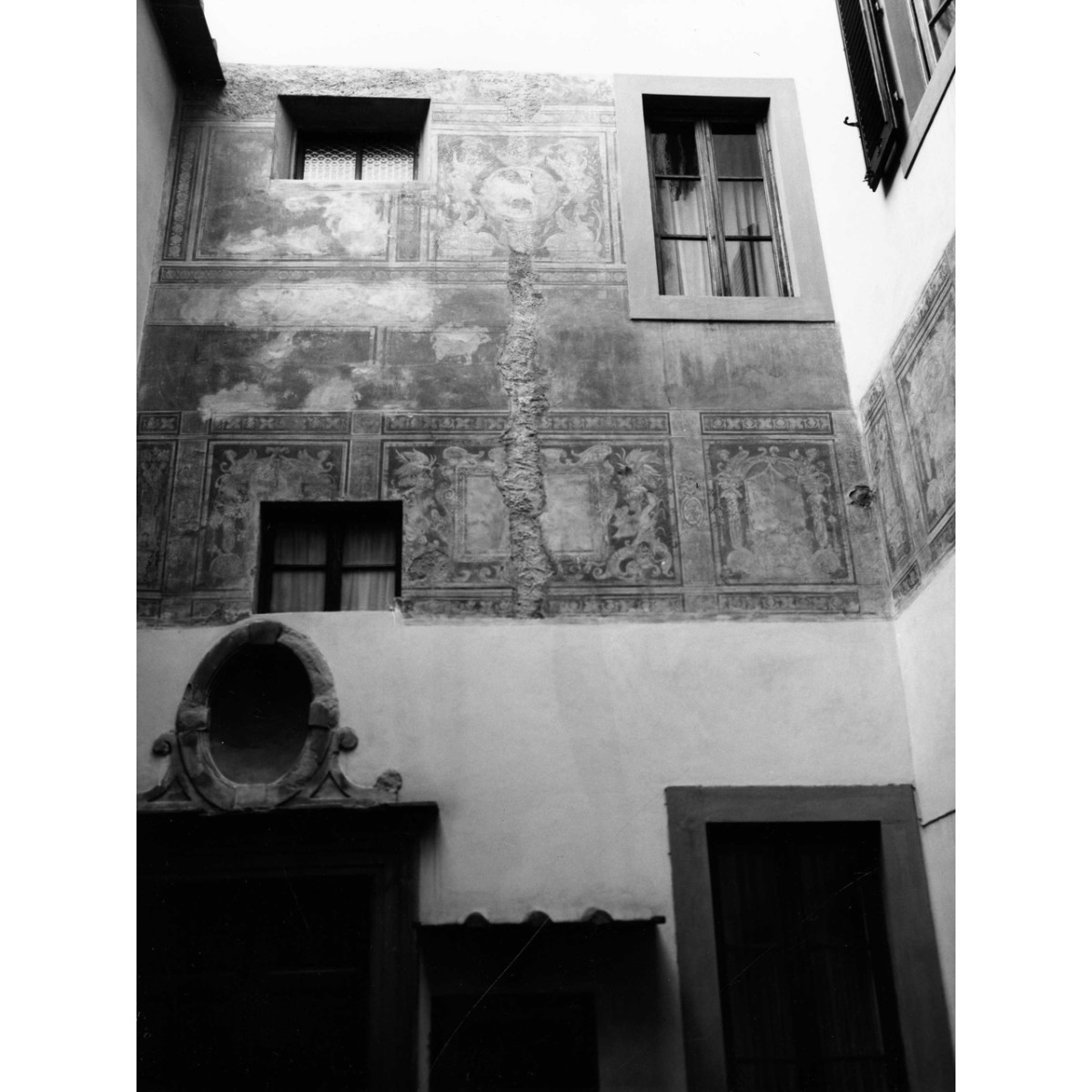 grottesche, festoni e cartigli (decorazione a graffito) di Baccio d'Agnolo (bottega) (primo quarto sec. XVI)