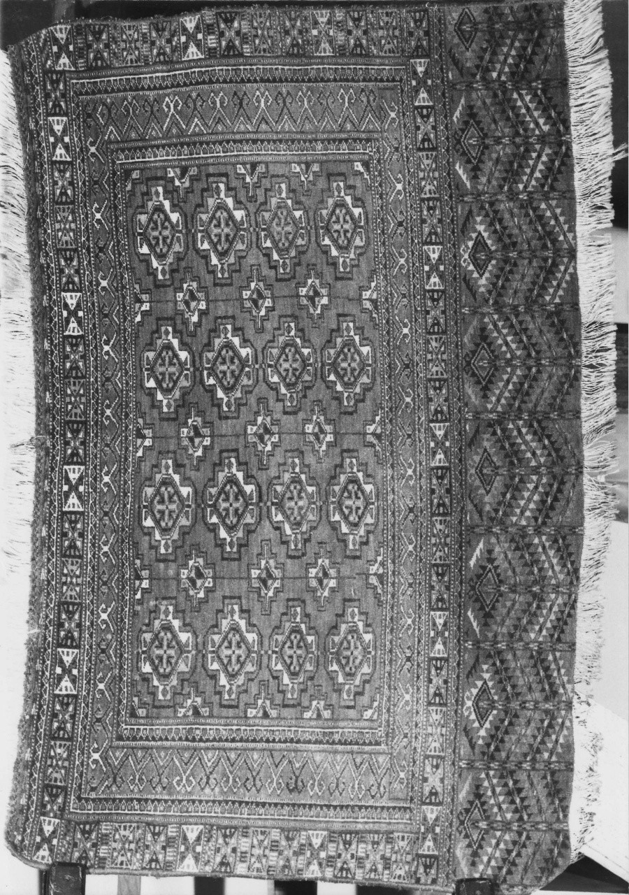 motivi decorativi geometrici e vegetali stilizzati (tappeto, serie) - manifattura orientale (fine/ inizio secc. XIX/ XX)