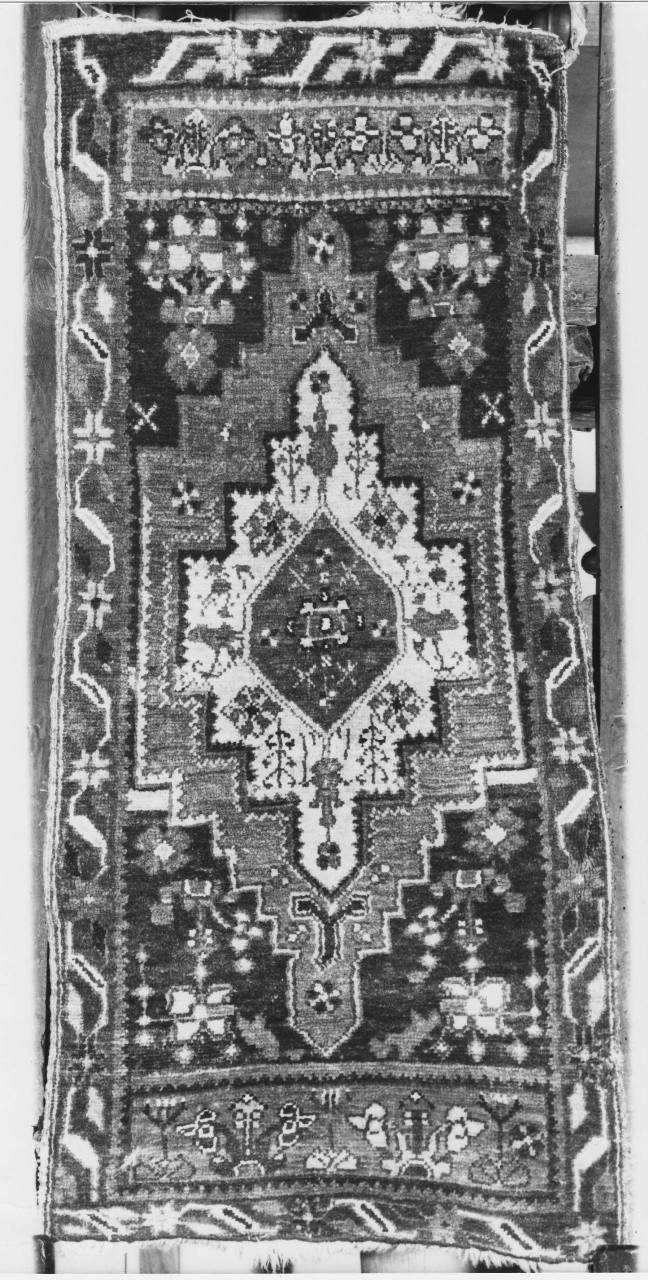 motivi decorativi geometrici e vegetali stilizzati (tappeto) - manifattura anatolica (primo quarto sec. XX)