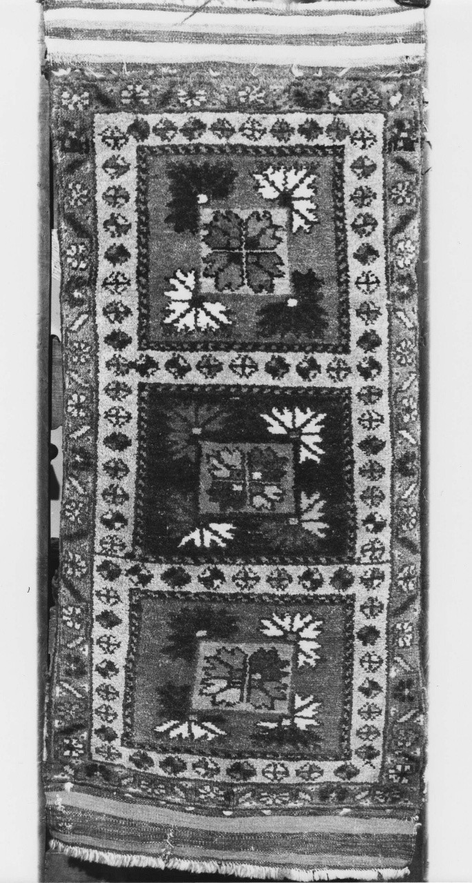 motivi decorativi geometrici e vegetali stilizzati (tappeto) - manifattura anatolica (inizio sec. XX)