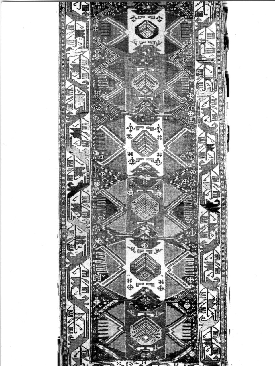 motivi decorativi geometrici e vegetali stilizzati (tappeto) - manifattura caucasica (primo quarto sec. XX)