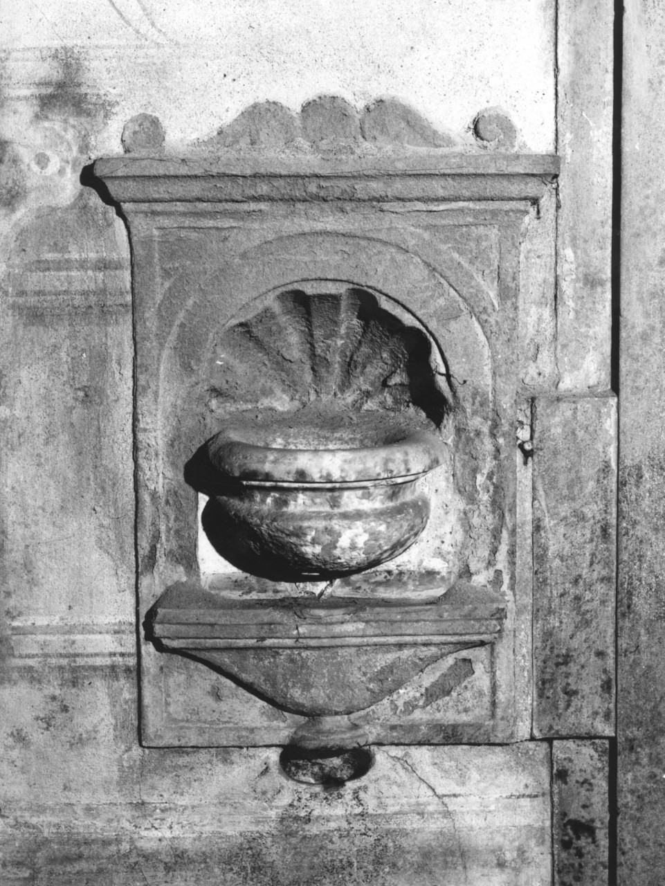 acquasantiera - da parete, coppia di Santi di Tito (attribuito) (sec. XVI)