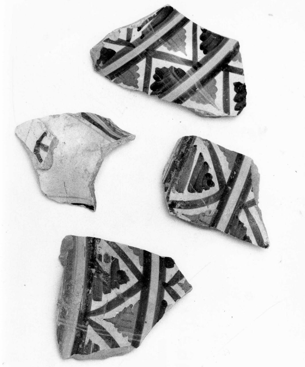 vasellame, frammento - bottega toscana (secc. XV/ XVI)