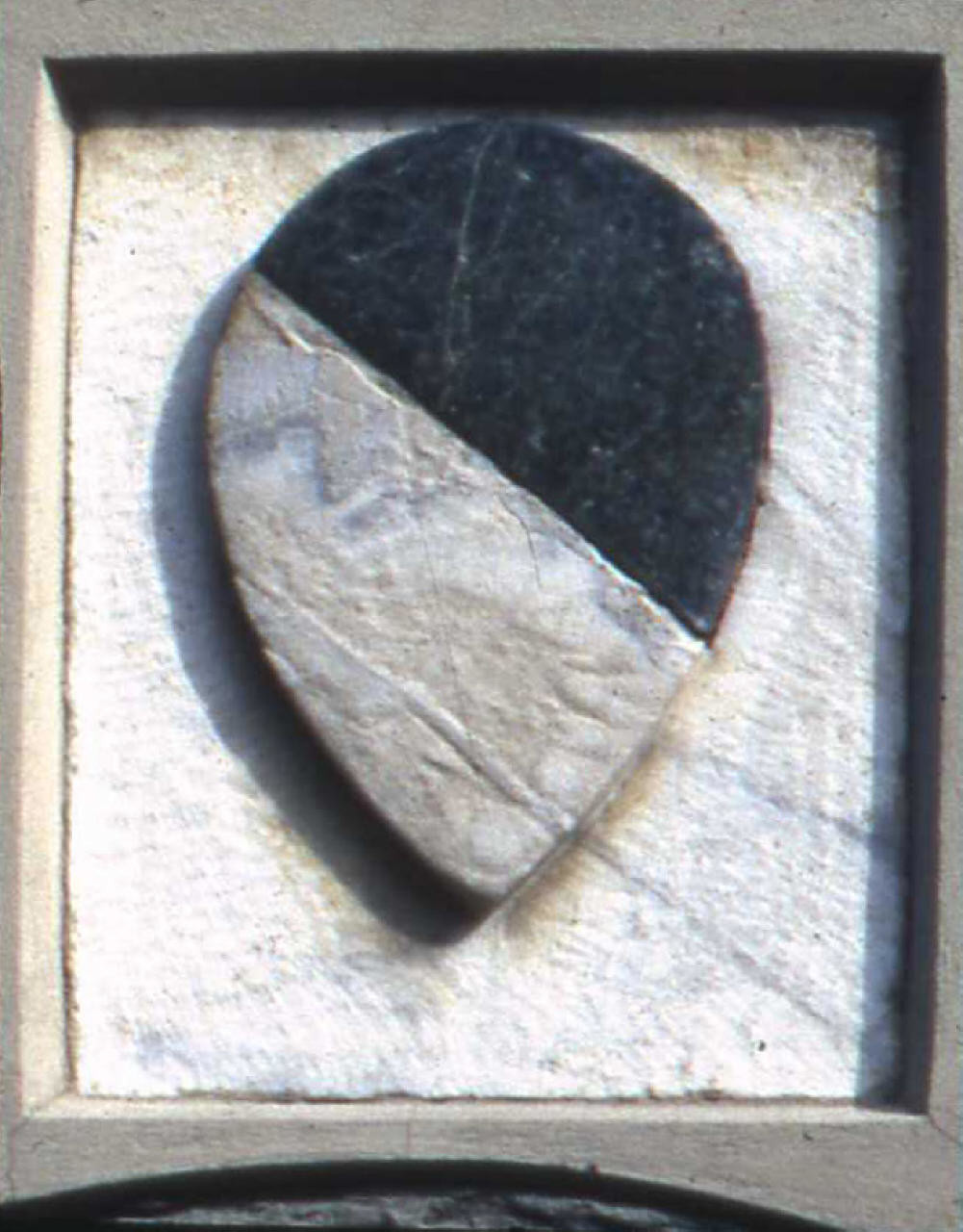 Arme della famiglia Capponi, stemma (rilievo) - bottega toscana (ultimo quarto sec. XV)