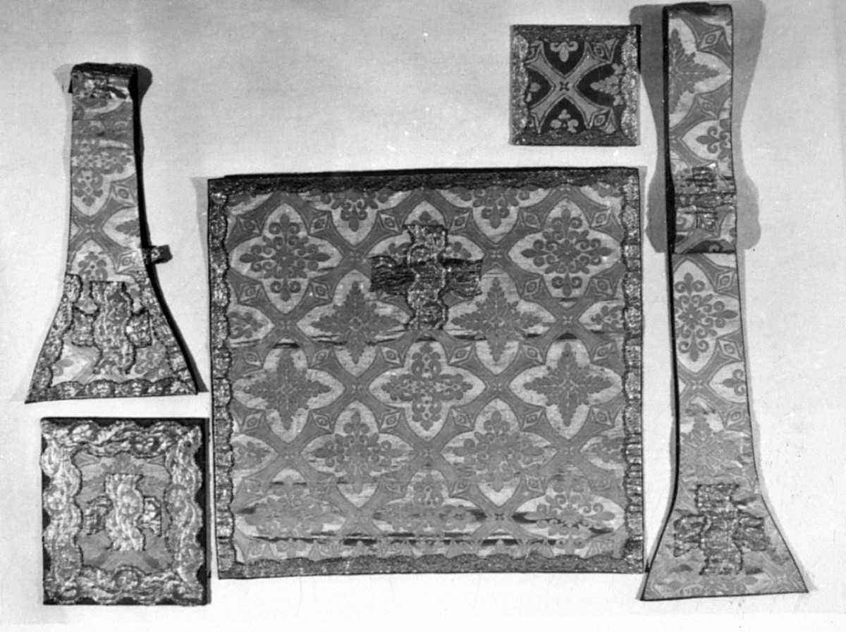 paramento liturgico, insieme - manifattura italiana (secondo quarto sec. XIX)