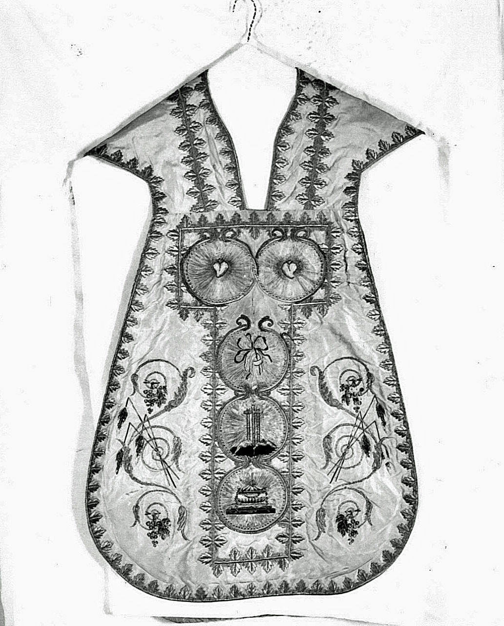 paramento liturgico, insieme di Pezzani Francesco (attribuito) - manifattura parmense (inizio sec. XIX)