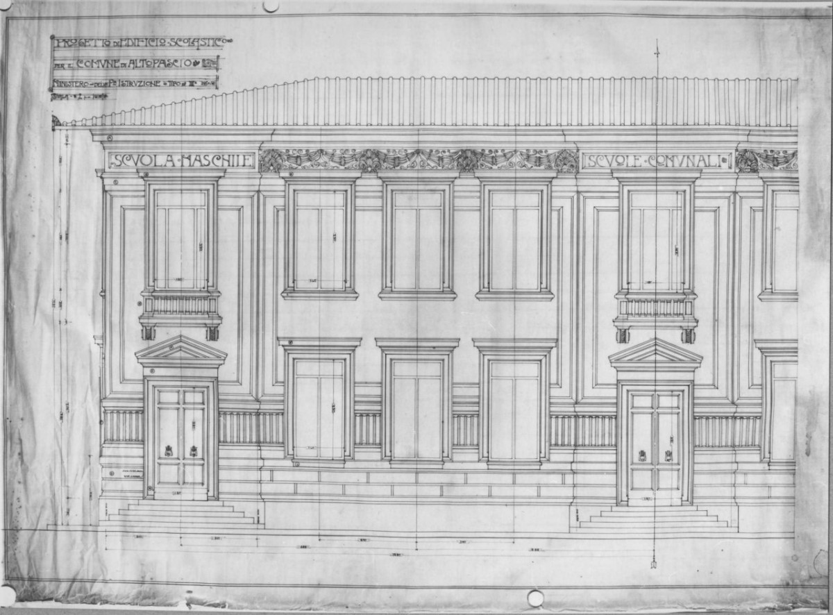 scuole comunali di Altopascio: prospetto parziale in scala 1:20 della facciata d'ingresso (disegno architettonico) di Brizzi Raffaello (sec. XX)