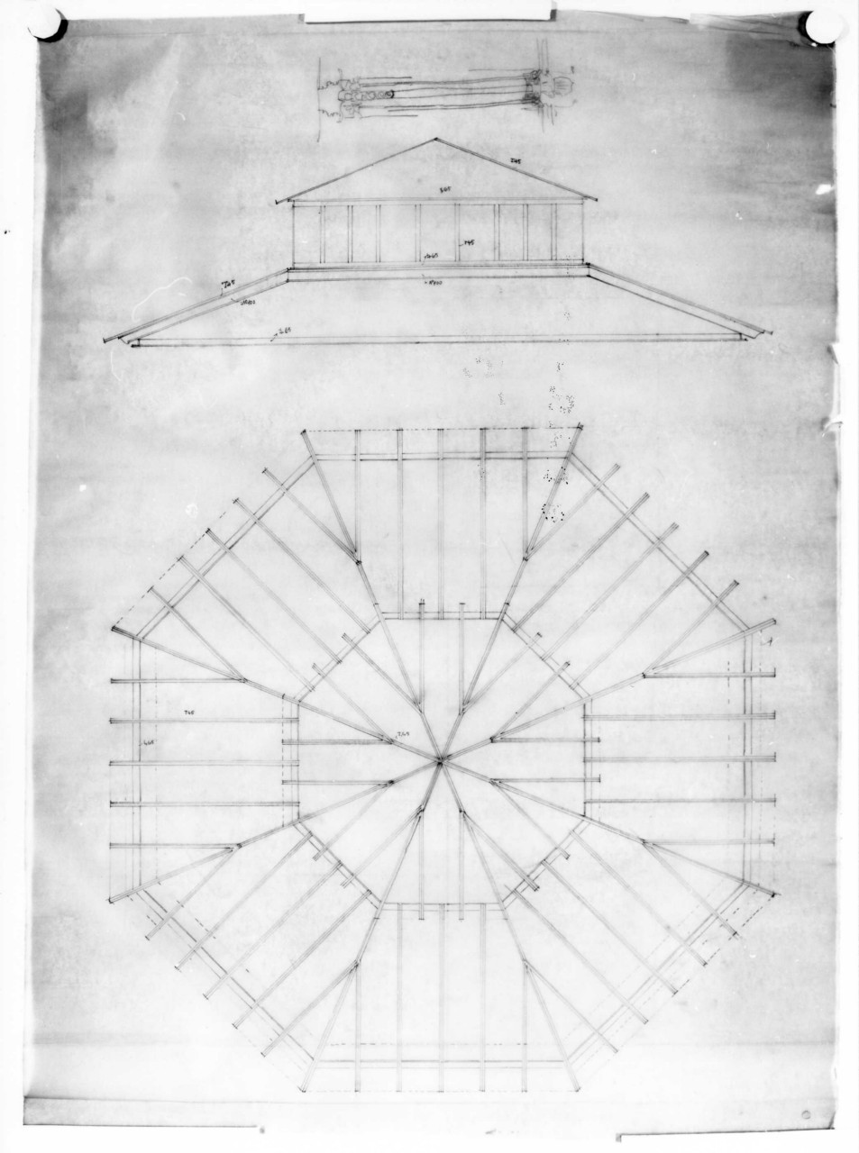 sede del Banco di Roma a Lucca: sezione e pianta del lucernario a cpoertura del salone delle operazioni (disegno architettonico) di Brizzi Raffaello (e aiuti) (sec. XX)
