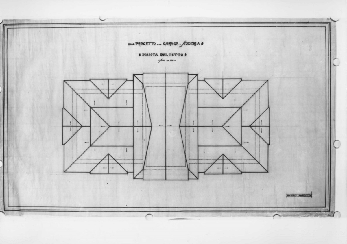 Pianta del tetto, edificio destinato a garage e scuderia: pianta della copertura in scala 1:50 (disegno architettonico) di Brizzi Raffaello (e aiuti) (primo quarto sec. XX)