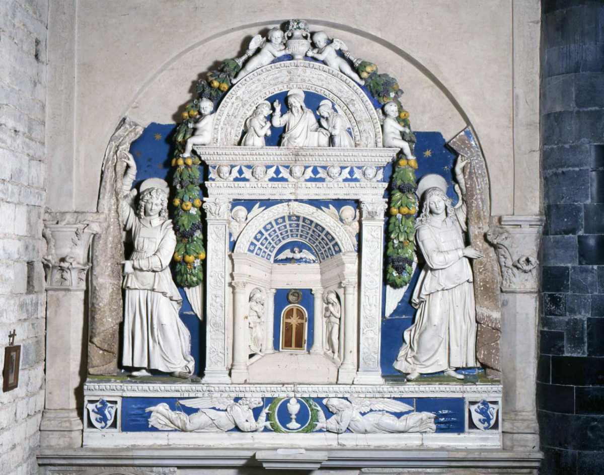 Trinità (tabernacolo murale) di Della Robbia Giovanni (bottega) (secc. XV/ XVI)