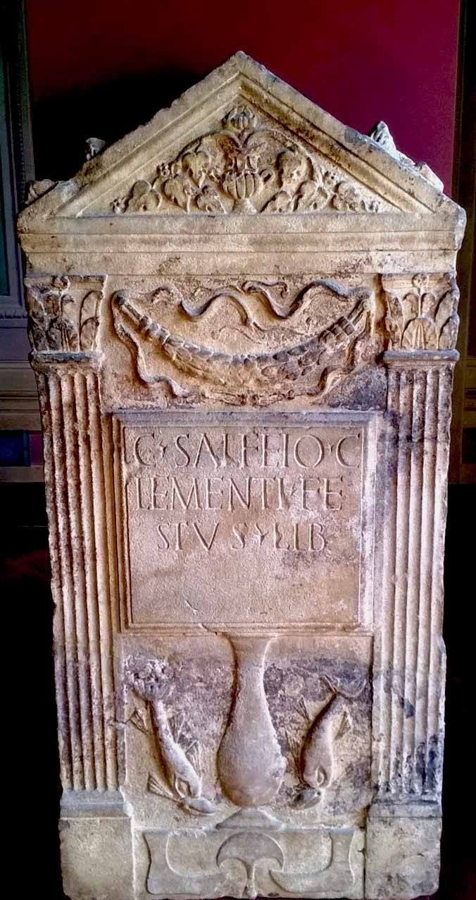 Elemento funebre in marmo (stele) - ambito romano (Età romana imperiale)