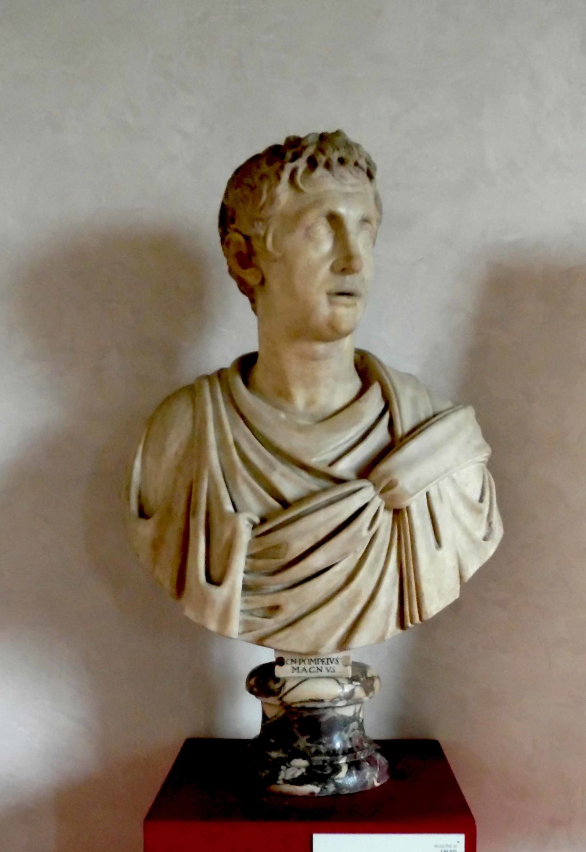Busto ritraente figura maschile (busto) - ambito romano (ultimo quarto I a.C)