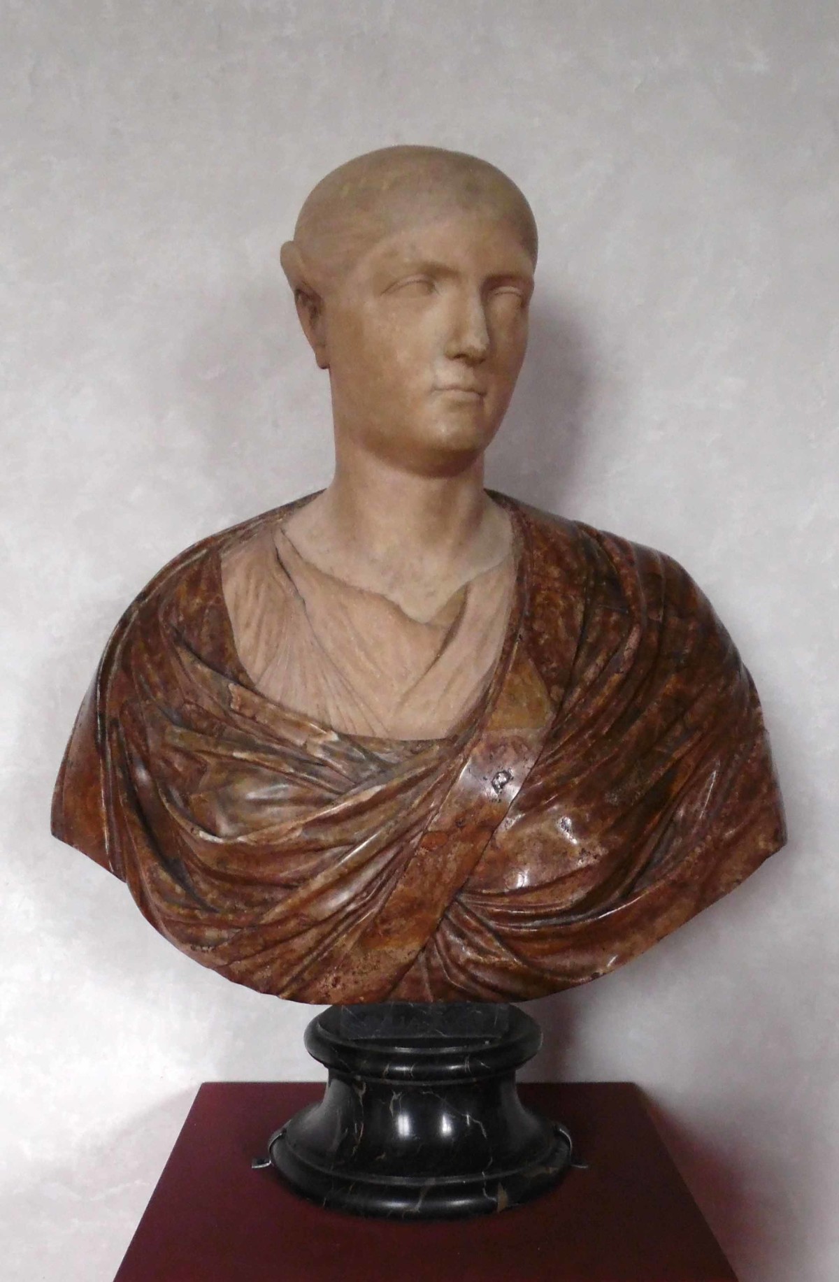 Busto ritraente figura femminile matura (busto) - ambito romano (inizio I)