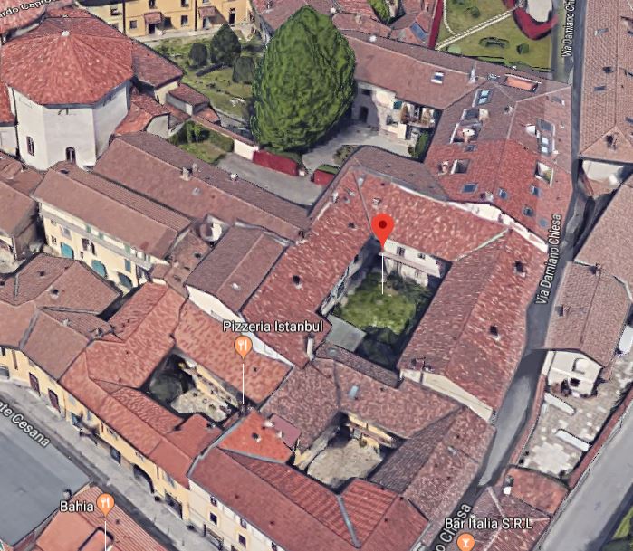 Edificio con loggiati del secolo XV in via Damiano Chiesa 1 (casa) - Carate Brianza (MB)  (XV)