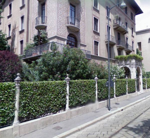 [Palazzo in Via degli Olivetani,8] (palazzo) - Milano (MI)  (XX)