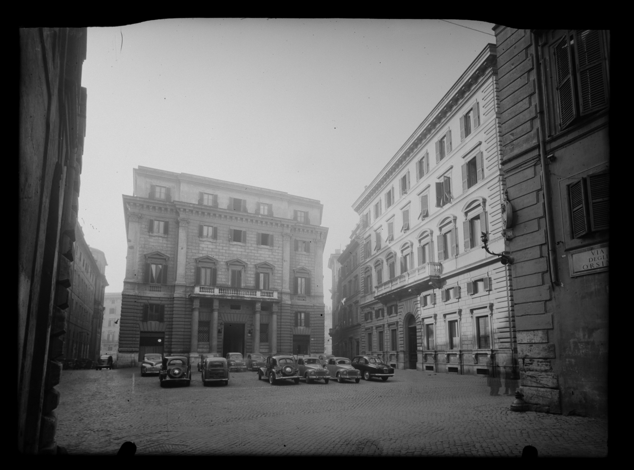 Piazza dell’Orologio <Roma> - Piazze - Palazzi (negativo) di laboratorio fotografico Soprintendenza Monumenti del Lazio (laboratorio) (secondo quarto XX)