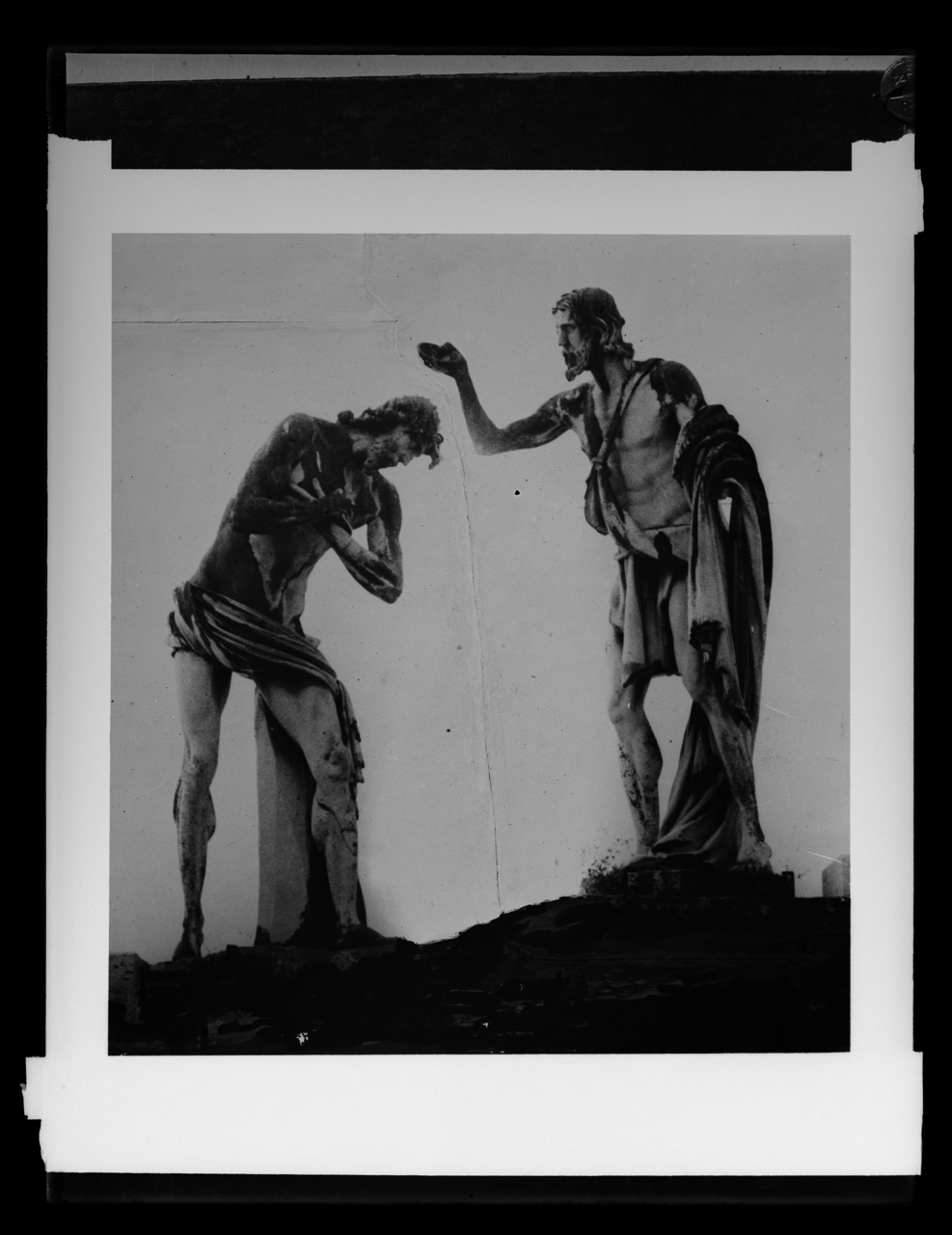 Mochi, Francesco . Battesimo di Cristo <Palazzo Braschi ; Roma> - Sculture (negativo) di laboratorio fotografico Soprintendenza Monumenti del Lazio (laboratorio) (terzo quarto XX)