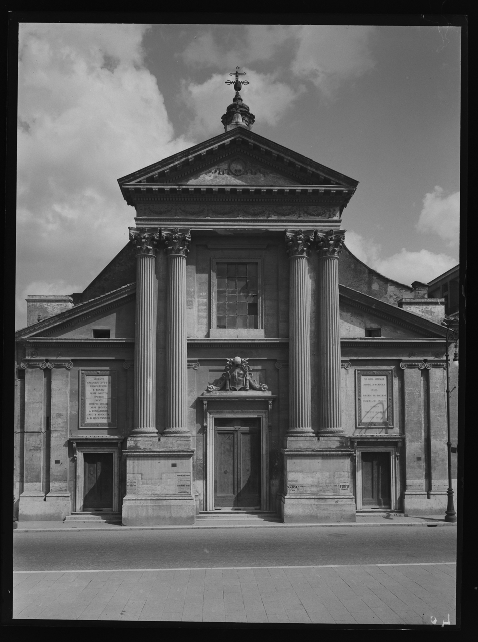 Chiesa di San Rocco all'Augusteo <Roma> - Facciate (negativo) di laboratorio fotografico Soprintendenza Monumenti del Lazio (laboratorio) (terzo quarto XX)
