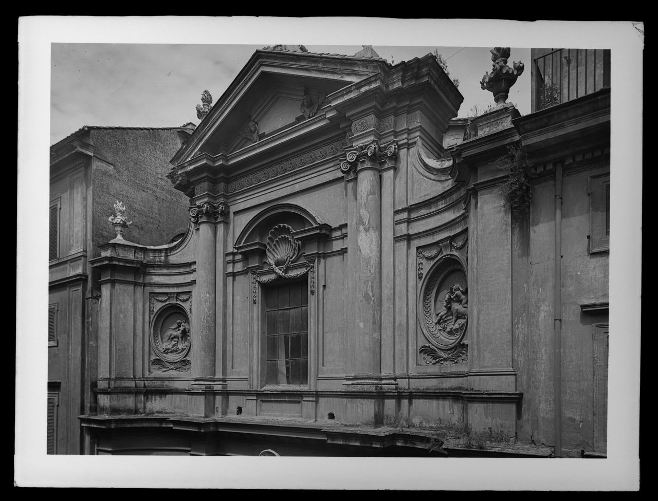 Chiesa di Santa Caterina da Siena <Roma> - Facciate (negativo) di laboratorio fotografico Soprintendenza Monumenti del Lazio (laboratorio) (terzo quarto XX)