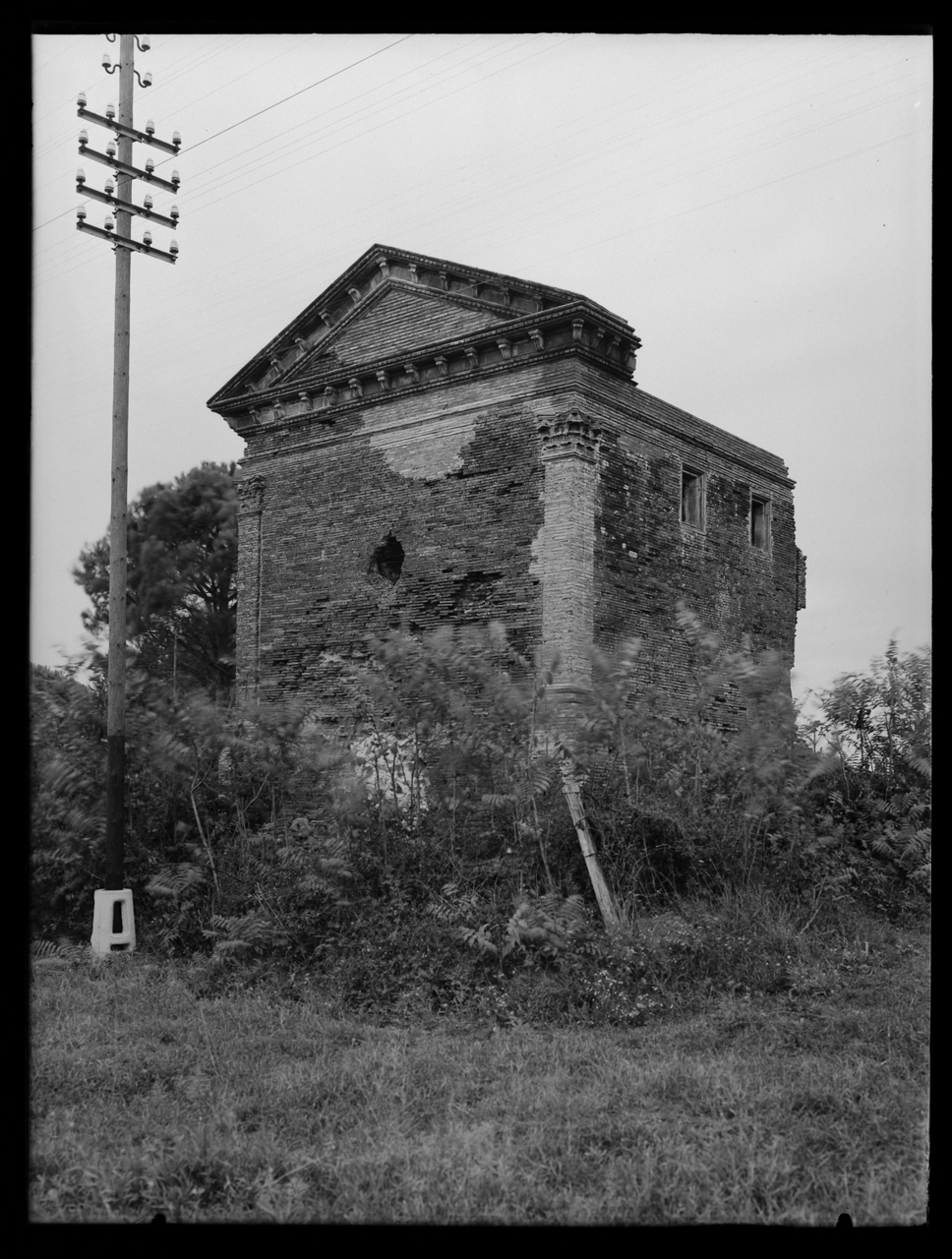 Appia antica <Roma> - Tombe (negativo) di laboratorio fotografico Soprintendenza Monumenti del Lazio (laboratorio) (terzo quarto XX)