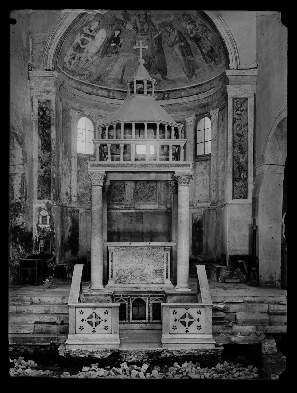Chiesa di San Giorgio in Velabro <Roma> - Spazi interni - Cibori - Restauro (negativo) di laboratorio fotografico Soprintendenza Monumenti del Lazio (laboratorio) (terzo quarto XX)