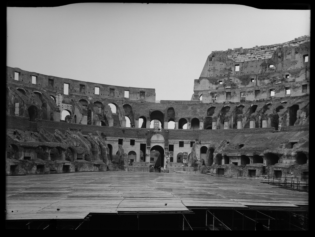Colosseo <Roma> (negativo) di laboratorio fotografico Soprintendenza Monumenti del Lazio (laboratorio) (terzo quarto XX)