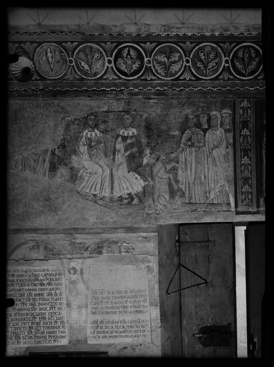 Silvestro risuscita il toro ucciso dal sacerdote ebreo - Affreschi [dell’] Oratorio di San Silvestro <Basilica dei Santi Quattro Coronati ; Roma> - Sec. 13 (negativo) di laboratorio fotografico Soprintendenza Monumenti del Lazio (laboratorio) (terzo quarto XX)