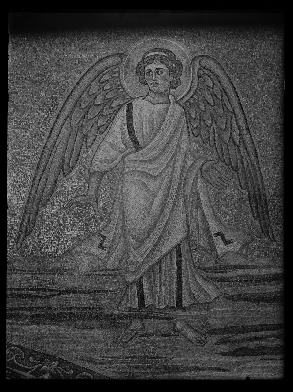 Angelo <Basilica dei Santi Cosma e Damiano ; Roma> - Archi di trionfo - Mosaici - Sec. 6.-8 (negativo) di laboratorio fotografico Soprintendenza Monumenti del Lazio (laboratorio) (secondo quarto XX)