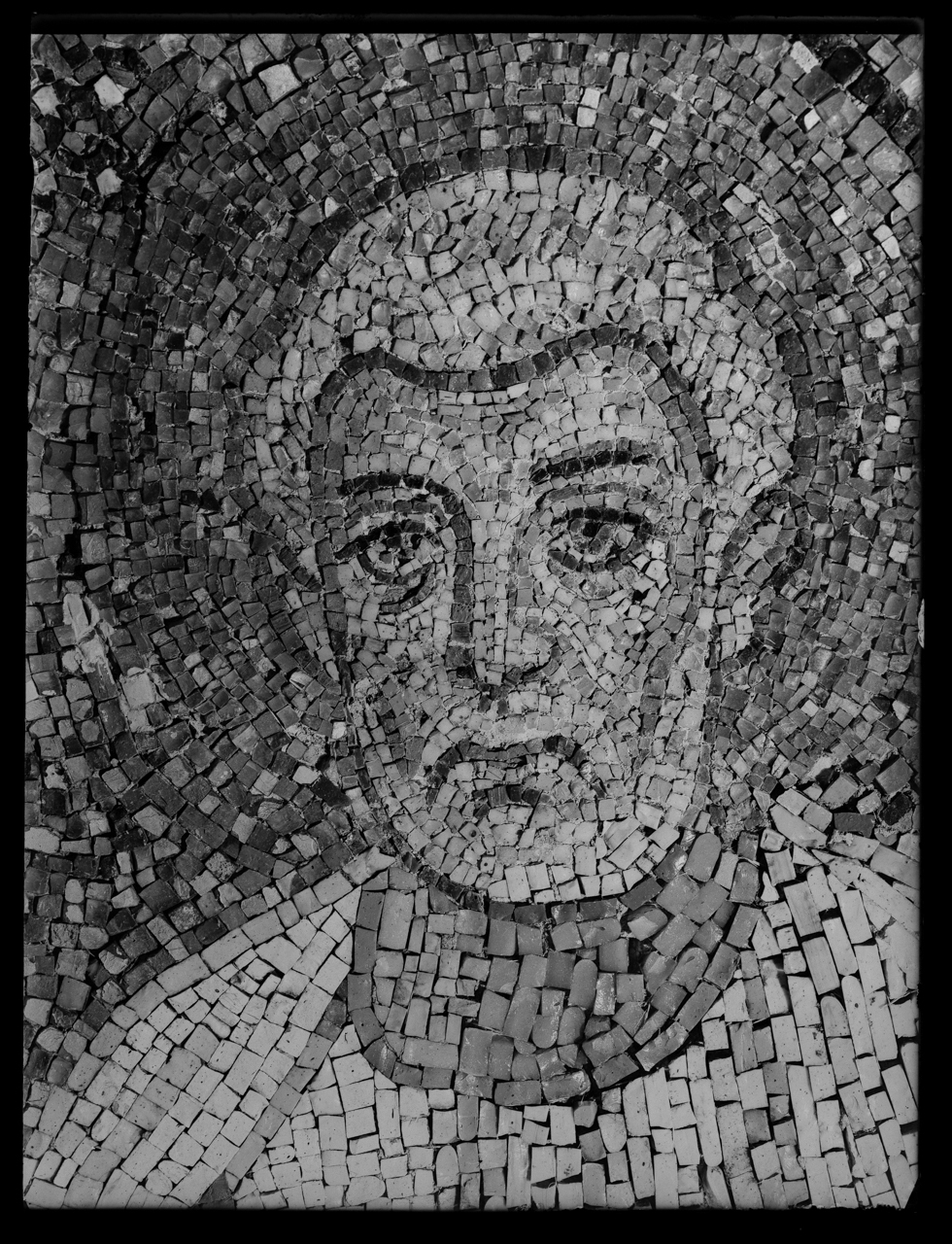 San Pietro <Chiesa di San Teodoro al Palatino ; Roma> - Spazi interni - Absidi - Mosaici - Santi - Decorazione - Sec. 6 (negativo) di laboratorio fotografico Soprintendenza Monumenti del Lazio (laboratorio) (secondo quarto XX)