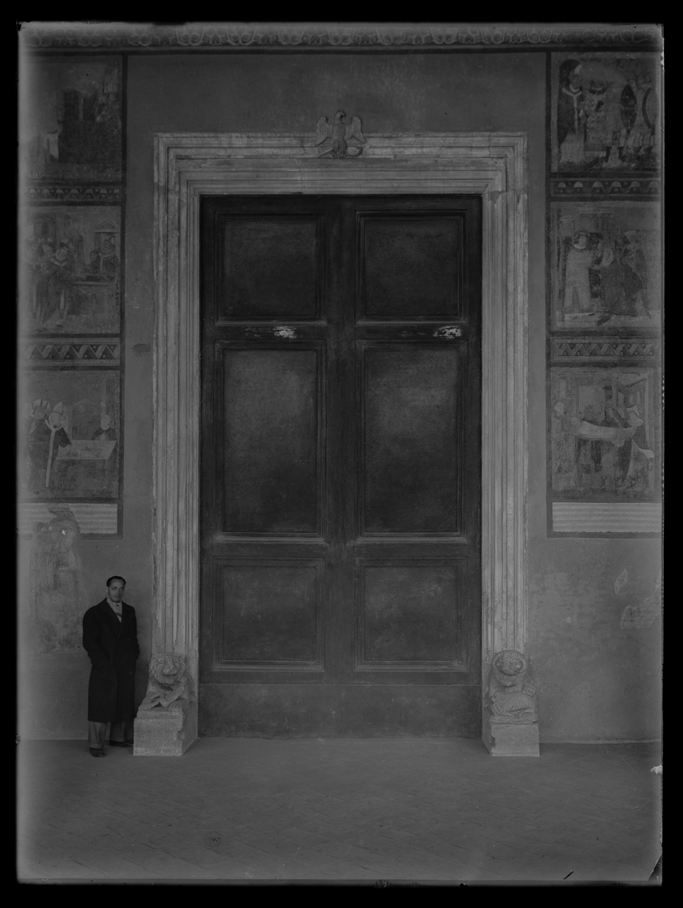 Basilica di San Lorenzo fuori le mura <Roma> - Portali (negativo) di laboratorio fotografico Soprintendenza Monumenti del Lazio (laboratorio) (terzo quarto XX)