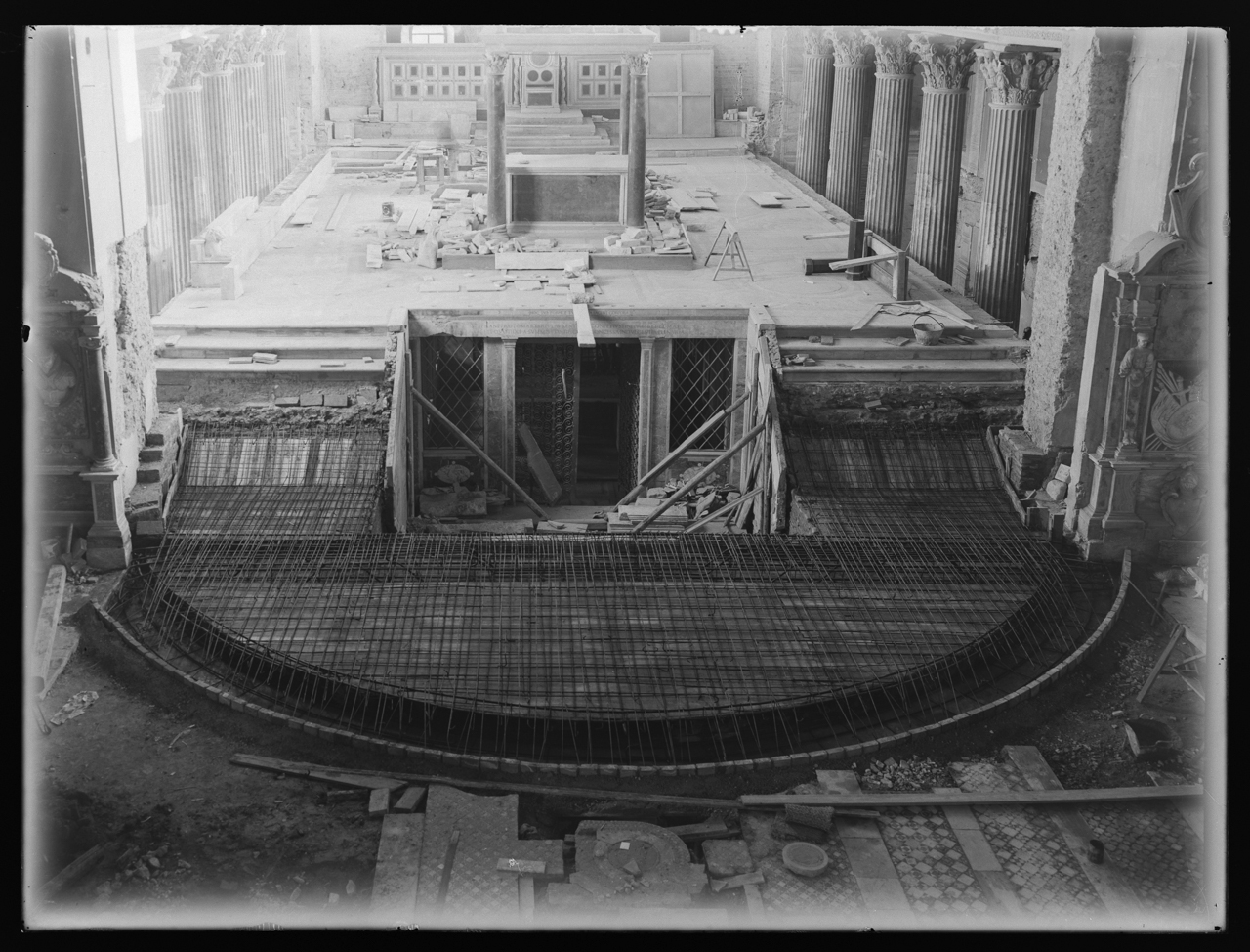 Basilica di San Lorenzo fuori le mura <Roma> - Spazi interni - Restauro (negativo) di laboratorio fotografico Soprintendenza Monumenti del Lazio (laboratorio) (terzo quarto XX)