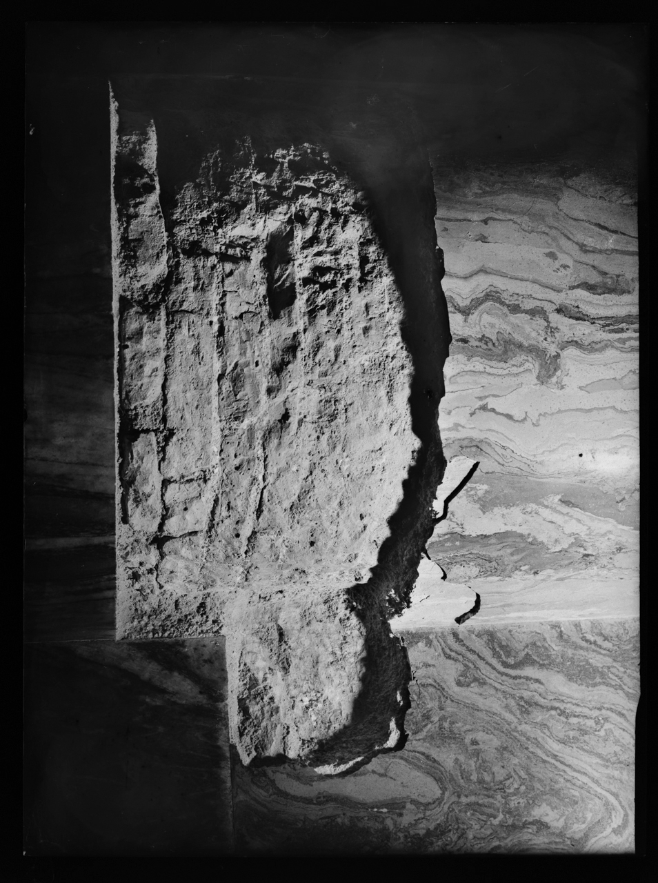 Basilica di Santa Maria Sopra Minerva <Roma> - Spazi interni - Pilastri - Restauro (negativo) di laboratorio fotografico Soprintendenza Monumenti del Lazio (laboratorio) (terzo quarto XX)
