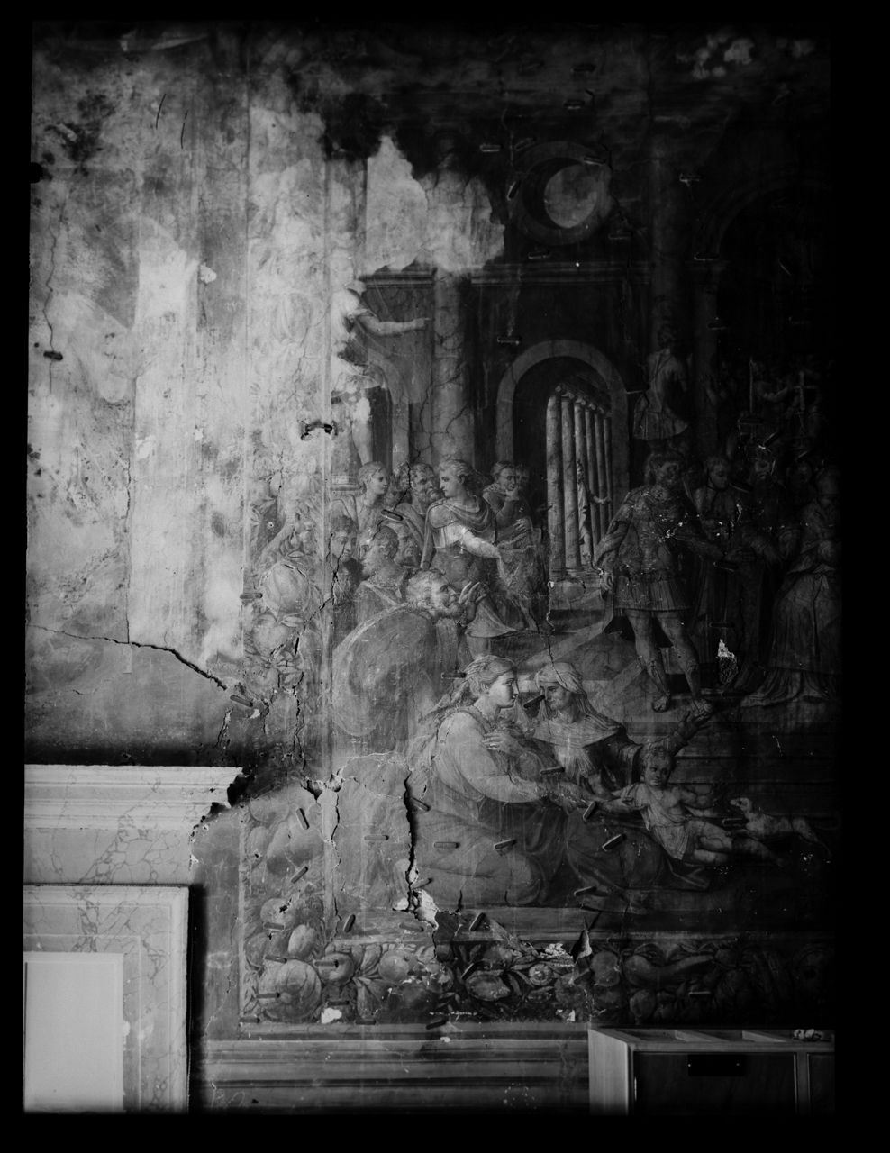 Del Colle, Raffaellino . Paolo III Farnese consegna le insegne crociate ad un soldato <Palazzo Rondinini ; Roma> - Dipinti murali - Affreschi - Sec. 16 (negativo) di laboratorio fotografico Soprintendenza Monumenti del Lazio (laboratorio) (terzo quarto XX)