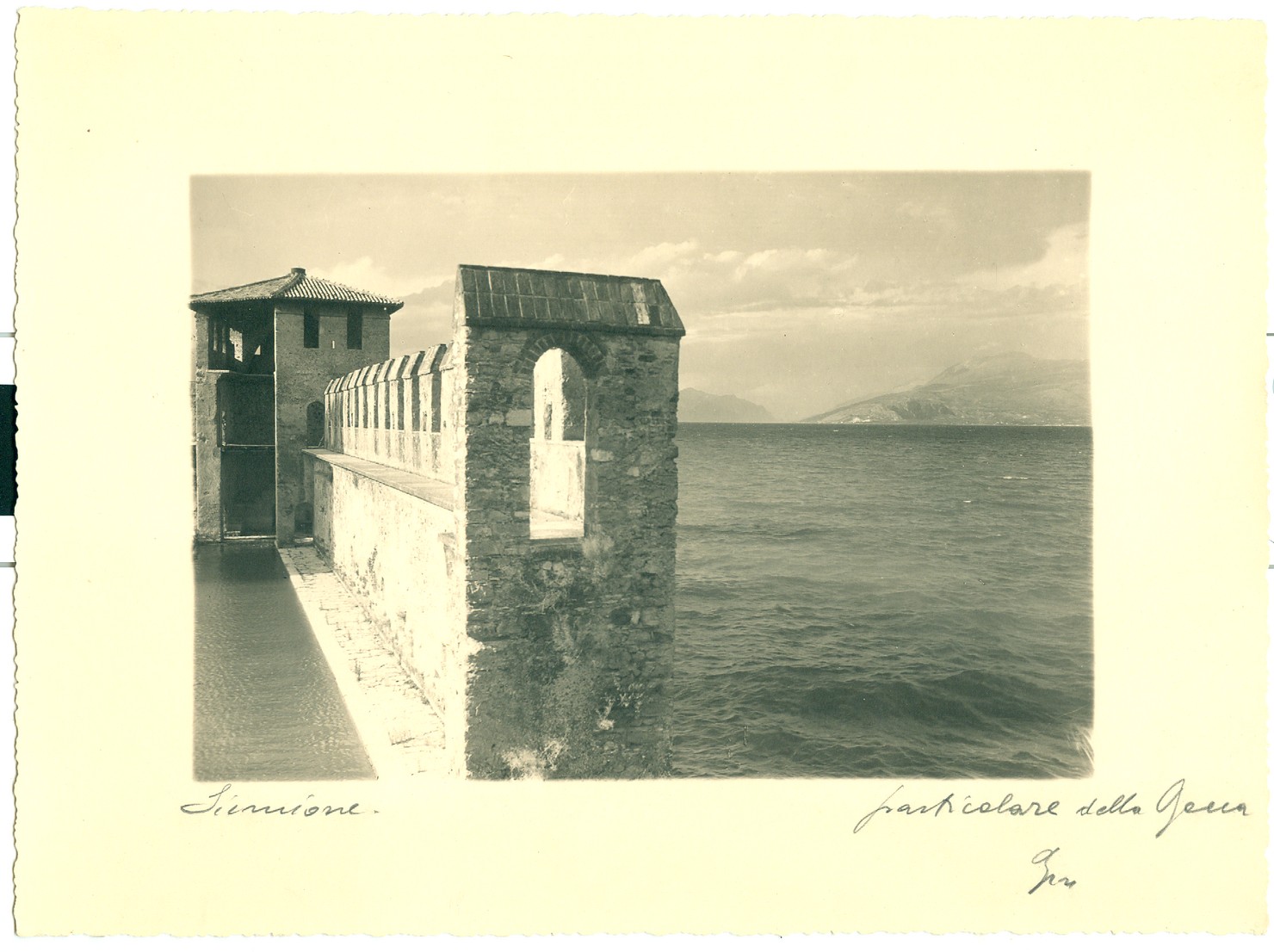 Lombardia - Brescia <provincia> - Sirmione - Castello Scaligero (positivo) di Fotografia Colombi (Bin) (studio) (XX)