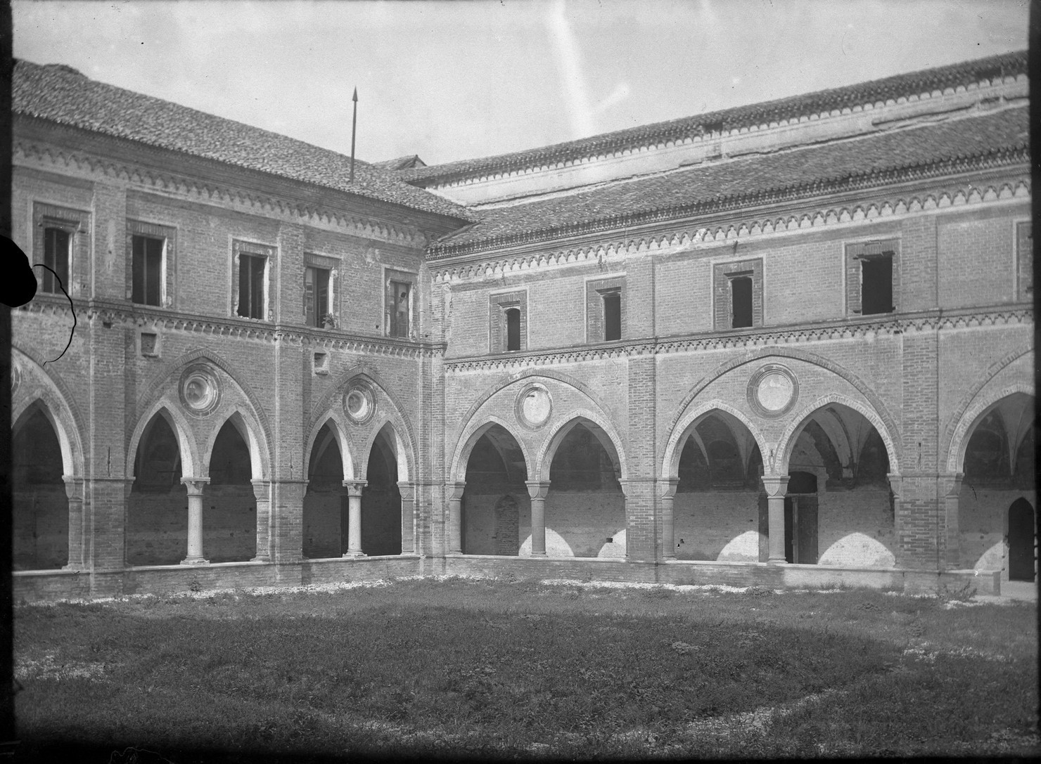 Elementi architettonici - Loggiati - Colonne (negativo) di Anonimo (XX)