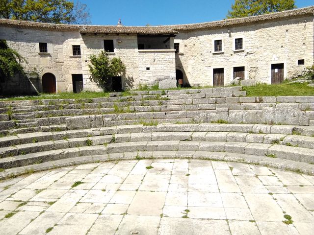 sull'ambulacro interno del teatro (casa, rurale, a schiera) - Sepino (CB) 