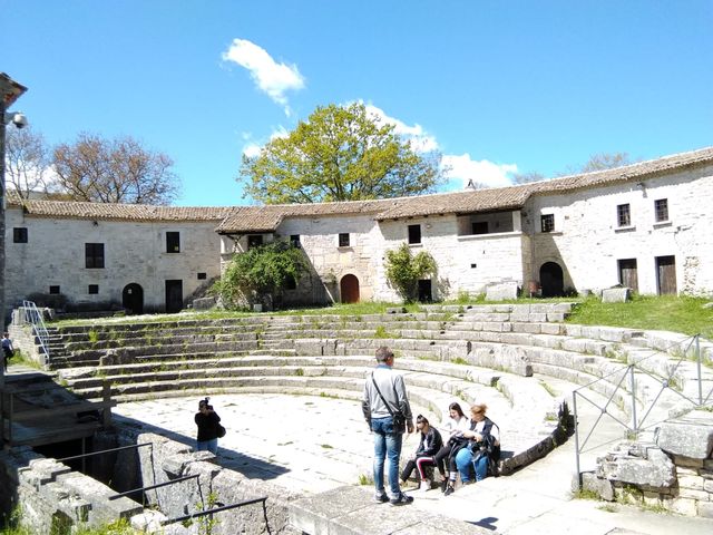 sull'ambulacro interno del teatro (casa, rurale, a schiera) - Sepino (CB) 