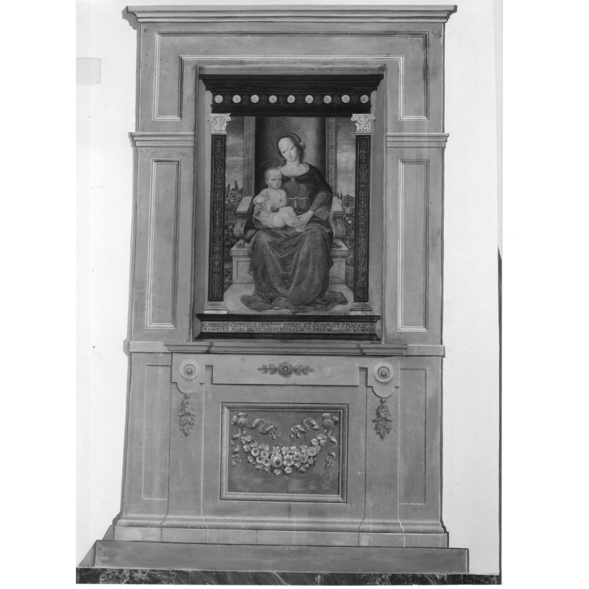 Madonna in trono con Bambino (dipinto murale) di Cepparelli Garibaldo (primo quarto sec. XX)