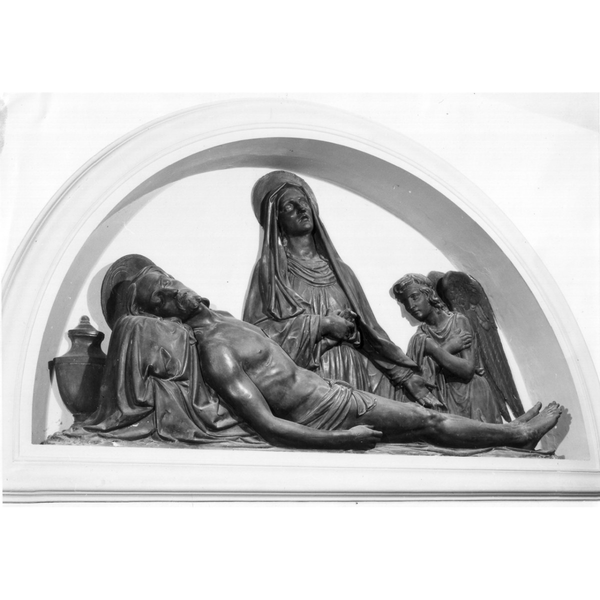 Cristo in pietà (scultura) di Cartei Luigi (metà sec. XIX)