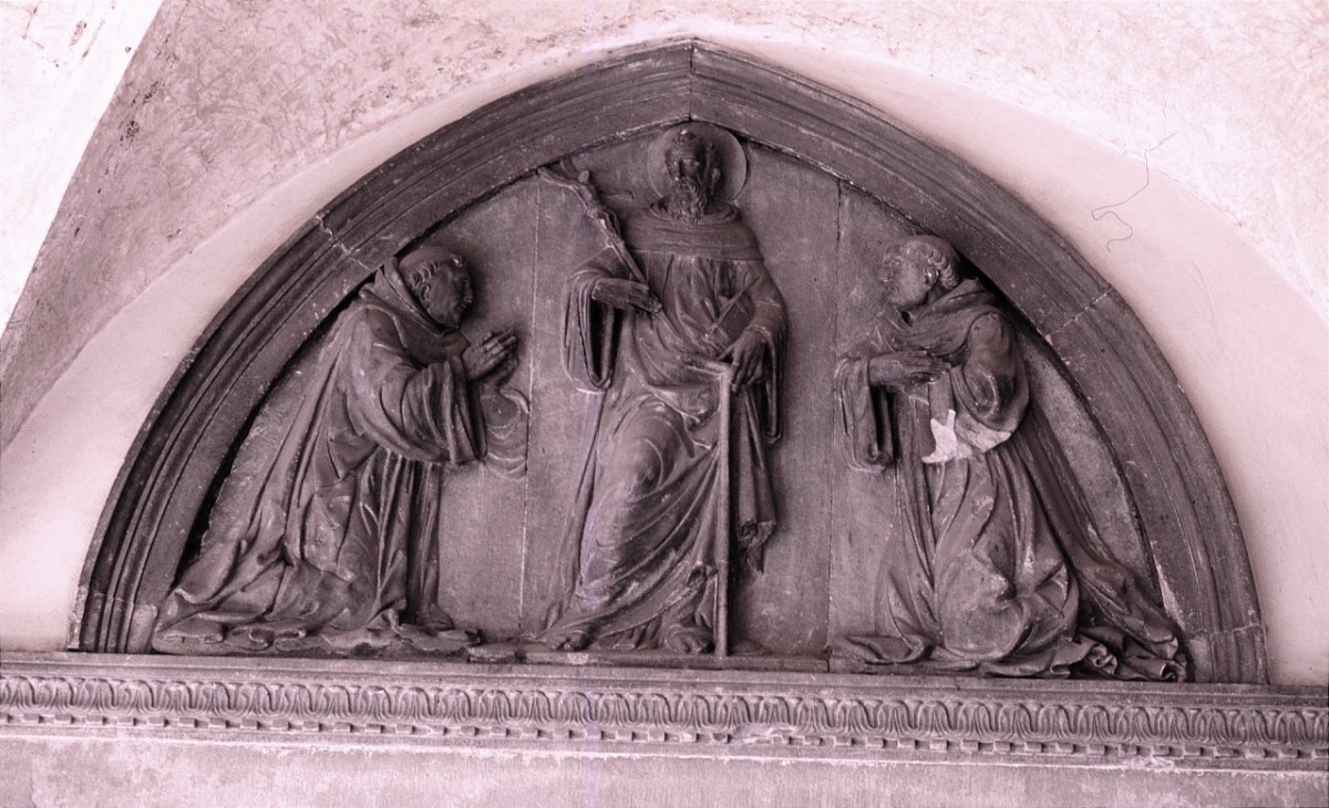 San Giovanni Gualberto tra due monaci vallombrosani (rilievo) di Benedetto da Rovezzano (inizio sec. XVI)