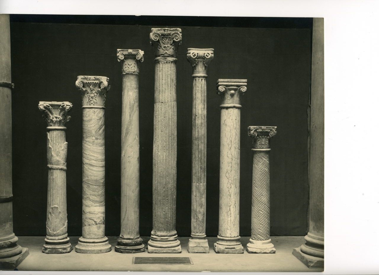 colonne con basi e capitelli (positivo) di anonimo (prima metà XX)